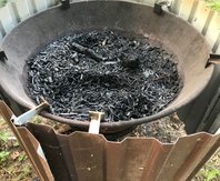 Færdigbrændt aktiv kul til jordforbedring på Labøllegaard